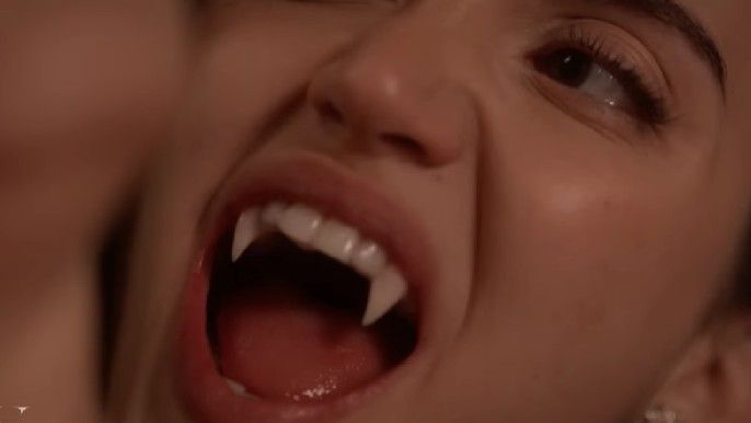 Vampire academy Daniela Nieves as Lissa Dragomir about to bite someone