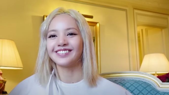 blackpink-lisa-reveals-how-bad-her-hair-has-turned-after-frequent-change-of-hairstyles-color