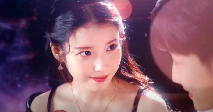 iu-expresses-gratitude-after-winning-two-daesangs-at-melon-music-awards-appearance-after-4-years