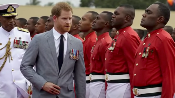 prince-harry-shock-grumpy-duke-of-sussex-stares-daggers-at-the-press-during-fiji-royal-tour