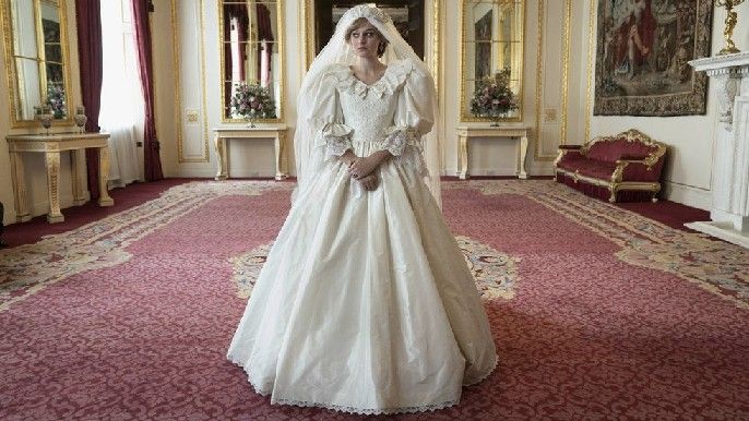 Elizabeth Debicki as Princess Diana in The Crown Season 4