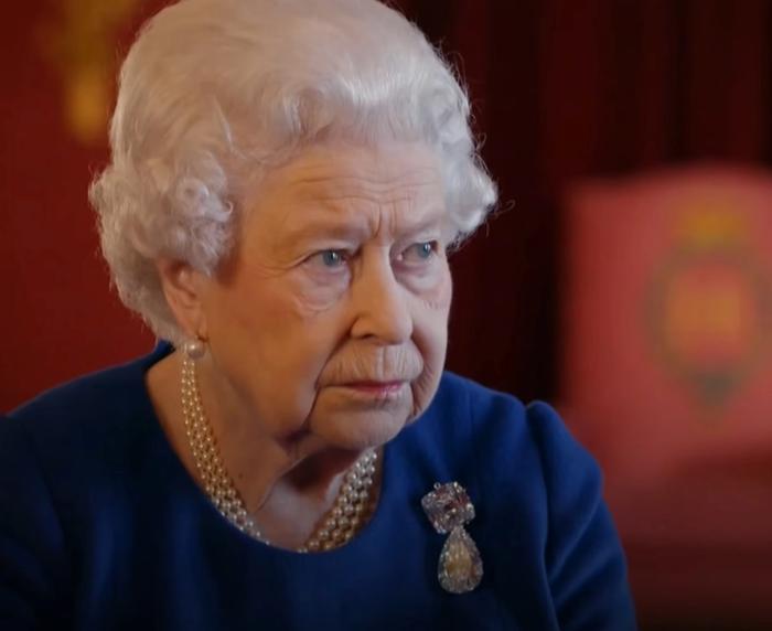 queen-elizabeth-shock-monarch-could-abdicate-after-her-platinum-jubilee-prince-charles-mom-reportedly-deserves-gracious-abdication