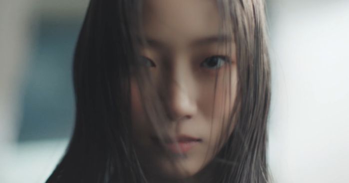 le-sserafim-kazuha-reveals-her-favorite-k-pop-group-k-pop-song-she-used-during-audition
