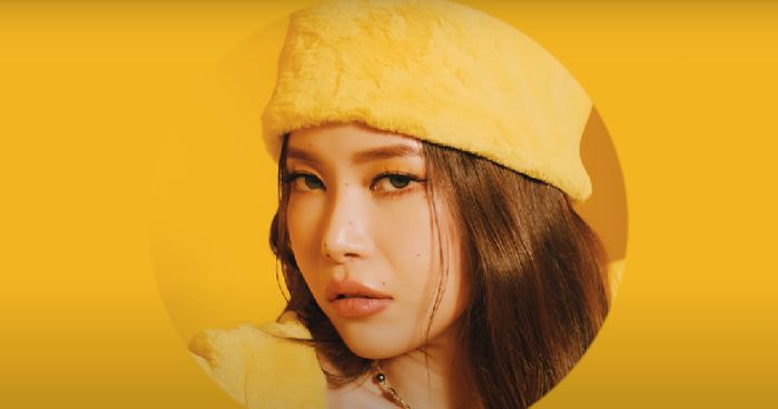 mamamoo-solar-hypes-fans-with-1st-solo-mini-album-face-tops-itunes-charts-worldwide