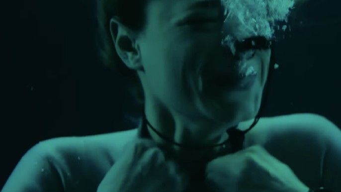 Camille Rowe as Roxana Aubrey struggling to breathe underwater in No Limit