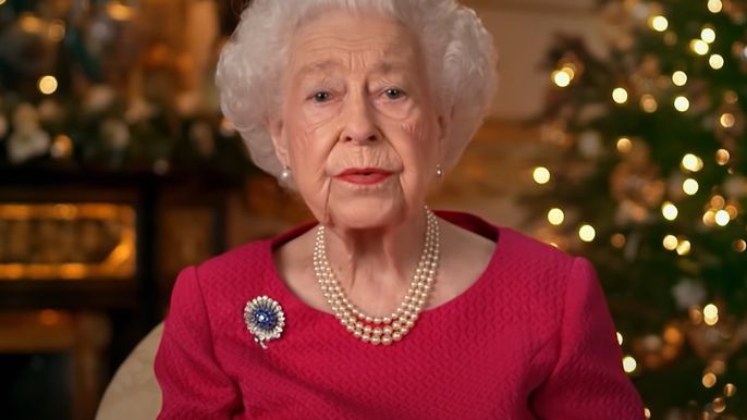 queen-elizabeth-shock-monarch-sparks-health-woes-after-photo-shows-her-bruised-right-hand