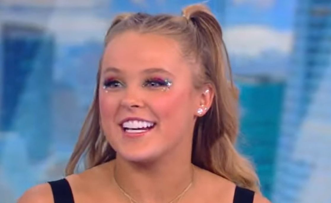 JoJo Siwa’s Mom Jessalynn Siwa Fires Back At Candace Cameron Bure After ...