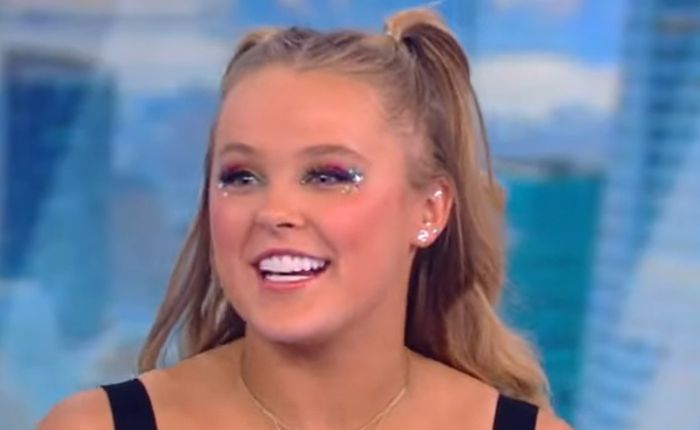 jojo-siwas-mom-jessalynn-siwa-fires-back-at-candace-cameron-bure-after-her-daughter-natasha-bure-downplayed-the-former-dance-moms-stars-experience