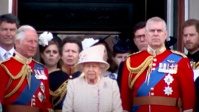 queen-elizabeth-shock-british-monarch-allegedly-too-proud-to-be-in-a-wheelchair-royal-fans-begged-prince-charles-mother-to-use-it-if-needed-and-make-balcony-appearance-for-platinum-jubilee-celebration