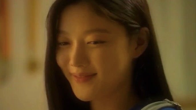 Kim Yoo Jung as Na Bo-ra in 20th Century Girl