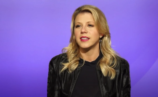 full-house-spinoff-jodie-sweetin-hints-at-next-spinoffs-possible-storyline-release