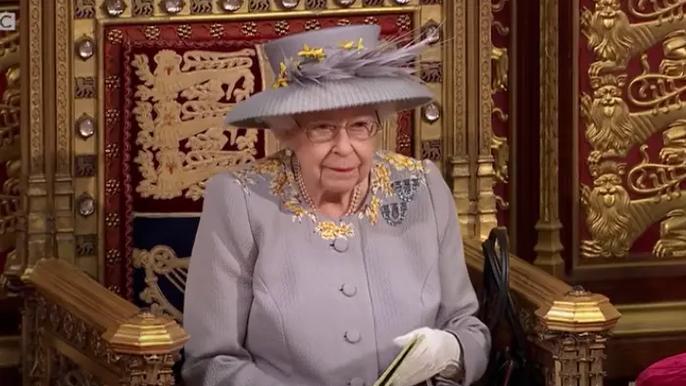 queen-elizabeth-shock-british-monarch-allegedly-decided-to-ban-prince-harry-meghan-markle-from-making-balcony-appearance-to-stop-prince-andrew-from-doing-the-same-royal-author-angela-levin-claims