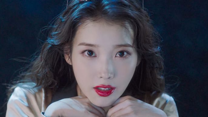 iu-wins-digital-song-of-the-year-at-the-36th-golden-disc-awards