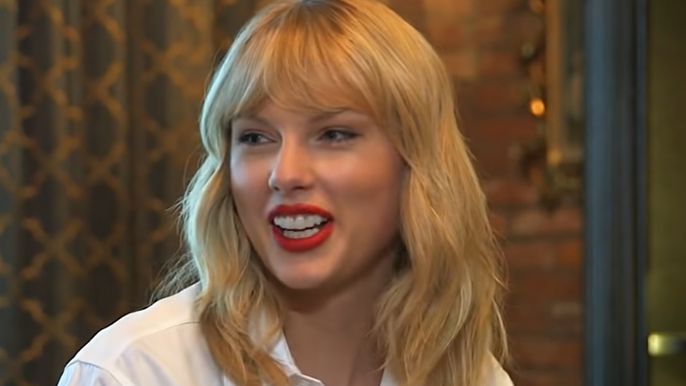 taylor-swifts-huge-fanbase-worked-against-her-when-she-pleaded-to-appear-in-the-twilight-saga-the-new-moon-red-singer-reportedly-couldve-been-a-huge-distraction