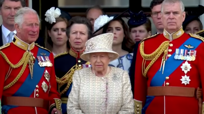 Queen Elizabeth's Go-To Nail Polish Color - wide 2