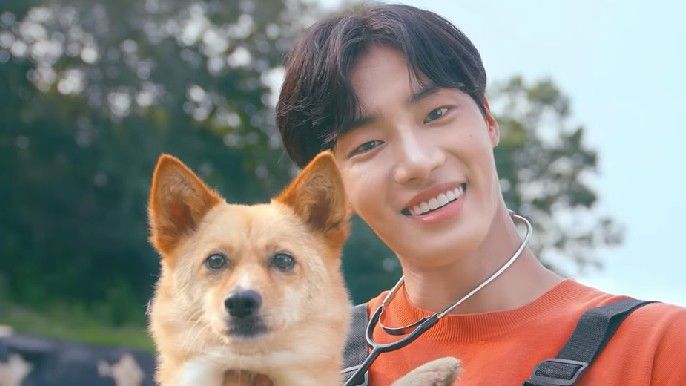 Once upon a small town Choo Young Woo as Han Ji Yool smiling as he holds a dog
