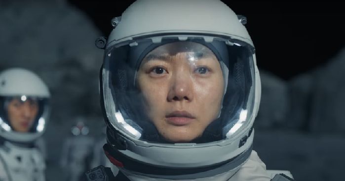 the-silent-sea-stars-bae-doo-na-gong-yoo-opens-up-challenges-while-filming-upcoming-netflix-series