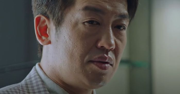 behind-every-star-kdrama-episode-10-spoilers-daniel-henney-appears-in-method-entertainment-heo-sung-tae-gives-staff-new-challenge
