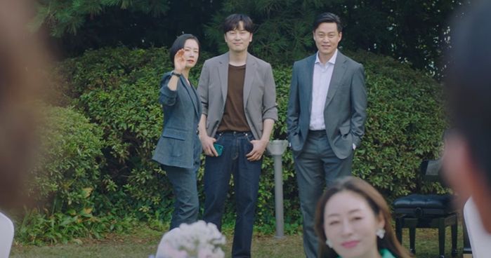 
behind-every-star-kdrama-episode-9-spoilers-will-heo-sung-tae-give-up-method-entertainment
