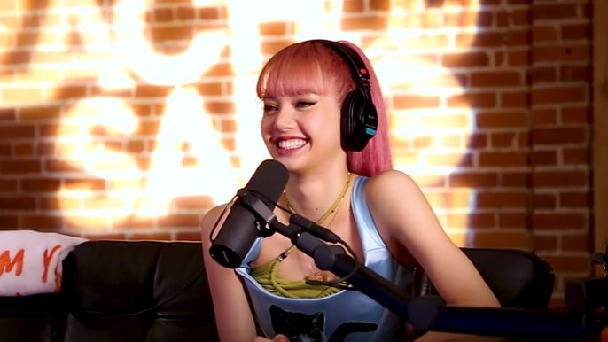 blackpink-lisa-sets-the-record-straight-about-groups-rumored-disbandment