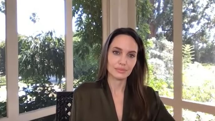 angelina-jolie-allegedly-tipped-photographers-about-her-relationship-with-brad-pitt-while-he-was-still-married-to-jennifer-aniston-magazine-co-founder-jann-wenner-recounts-getting-the-first-scoop-abou
