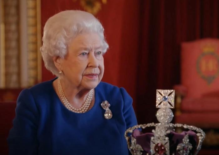 queen-elizabeth-shock-monarch-could-abdicate-after-her-platinum-jubilee-prince-charles-mom-reportedly-deserves-gracious-abdication