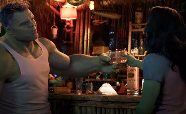 She-Hulk: Attorney at Law Mark Ruffalo as Bruce Banner/The Hulk talking to Tatiana Maslany as Jennifer Walters/She-Hulk 