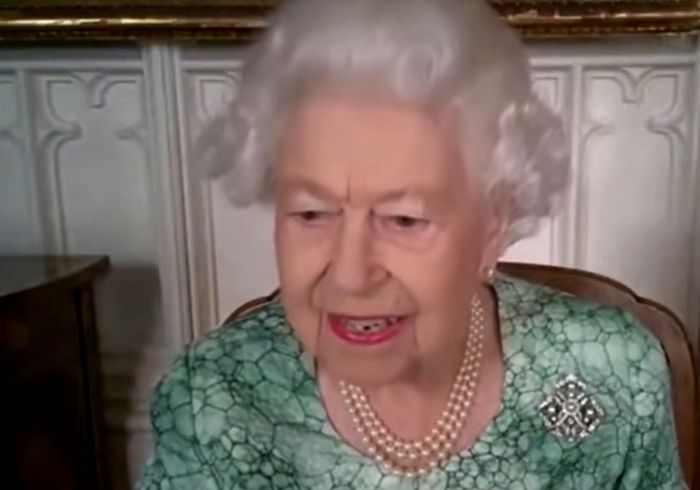 queen-elizabeth-heartbreak-monarch-privately-expressed-shes-struggling-after-prince-philips-death-doesnt-want-royals-to-enter-husbands-room-in-sandringham