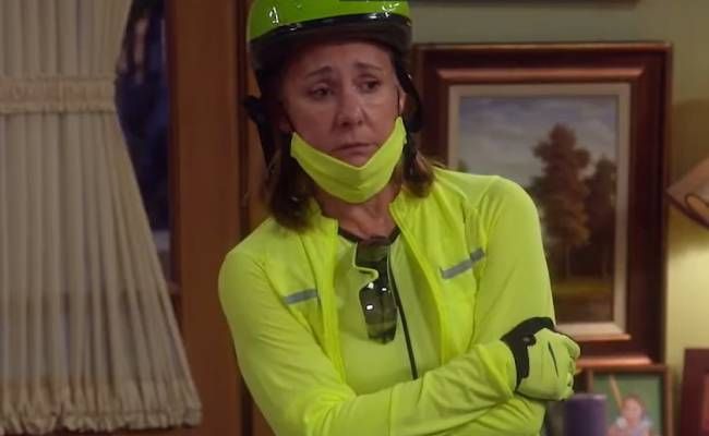 Laurie Metcalf will reprise her role as Jackie in The Conners Season 4.