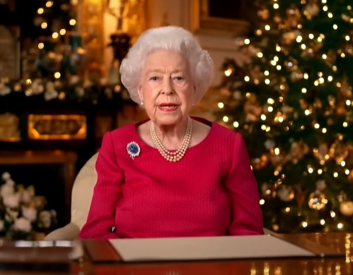 queen-elizabeth-shock-buckingham-palace-reportedly-missed-a-powerful-opportunity-by-not-releasing-monarchs-photo-with-lilibet-royal-commentator-claims