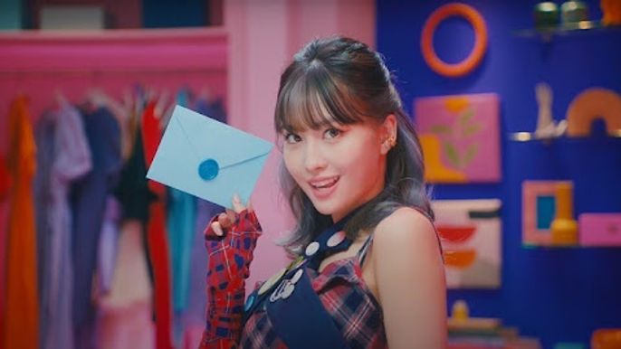 twice-momo-goes-viral-for-another-insane-workout-session