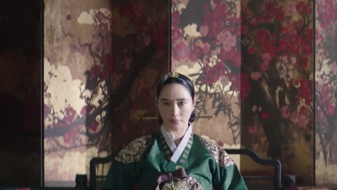 Kim Hye-soo as Queen Im Hwa Ryeong in under the queen's umbrella 