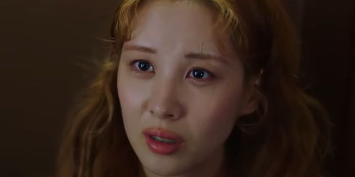 jinxed-at-first-episode-9-recap-girls-generation-seohyun-convinces-her-mother-to-leave-the-hotel-na-in-woo-discovers-the-danger-that-seohyun-might-experience