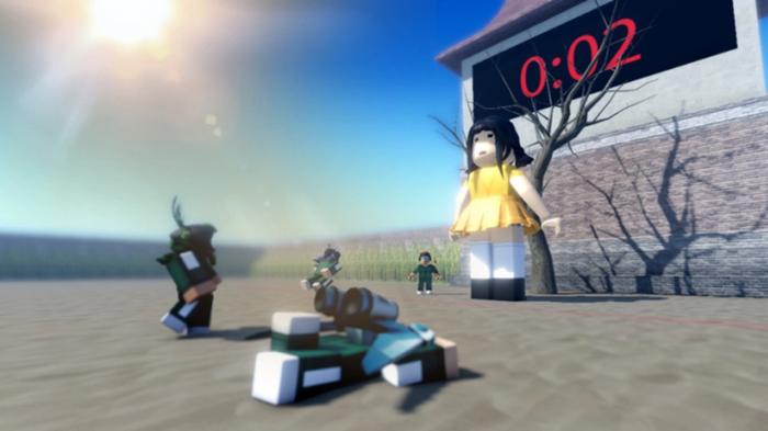Screenshot from Squid Game X, with players running to avoid the big doll in the middle of the course