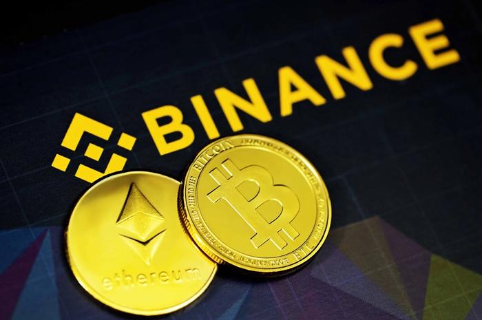 Binance logo with bitcoin