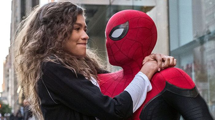 MJ and Spider-Man are hugging each other in No Way Home.