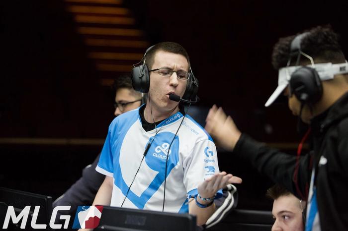 Aches at Call of Duty XP 2016. Image courtesy of MLG.