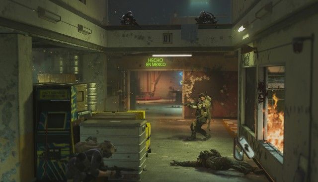 Modern Warfare 2 players fighting near arcade machine