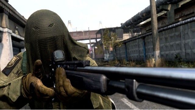Warzone 2 player holding shotgun
