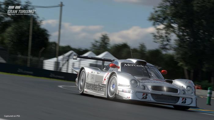 Image of a sports Mercedes on a track in Gran Turismo 7.