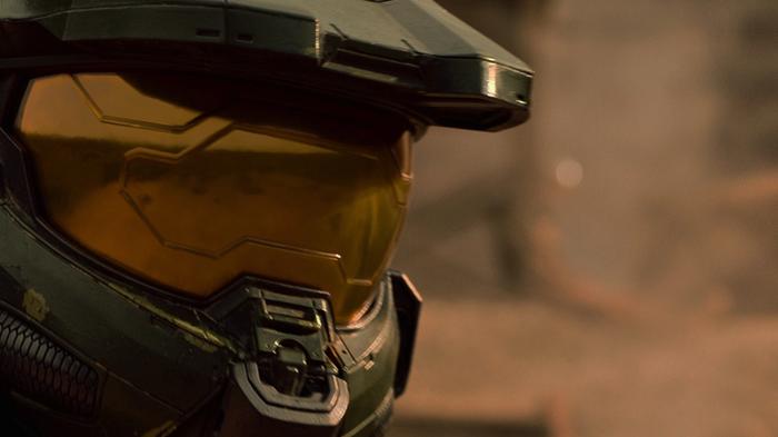 A close-up of Master Chief's helmet.