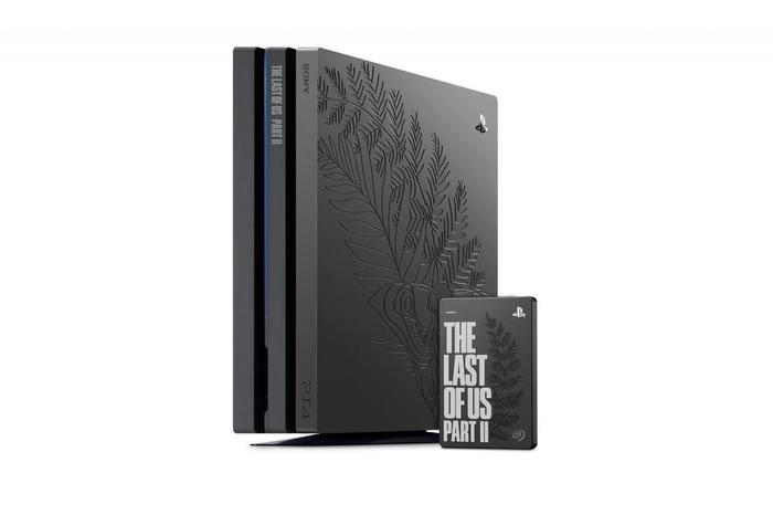 The officially licensed Seagate hard drive compliments the console's design