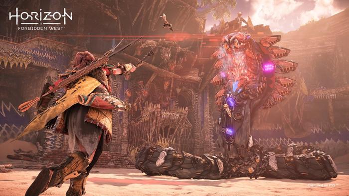 Aloy is facing off against a snake-like machine called a Slitherfang during a controlled battle within an arena. 