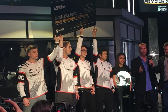 Denial lifting the $400,000 cheque. Image courtest of Red Bull.