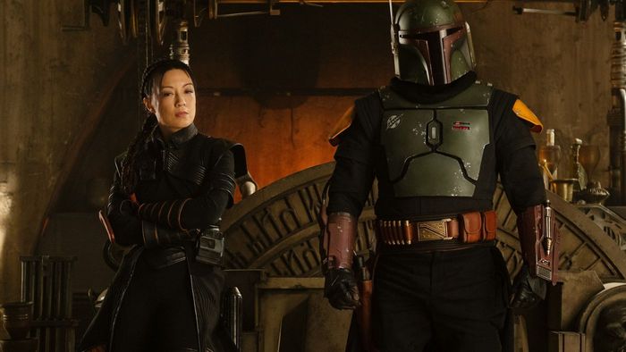 Boba Fett and Fennec Shand are standing in the throne room.