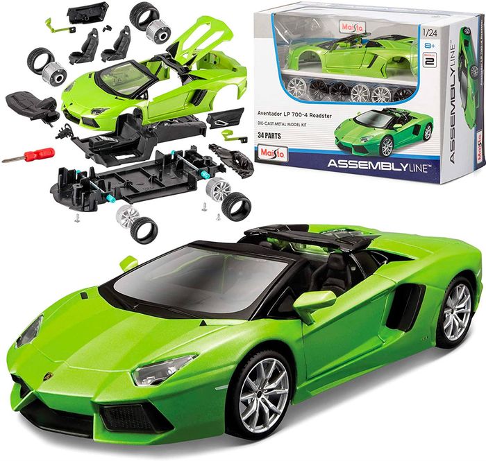 Best model car kits for adults Maisto product image of a green, metal Lamborghini Aventador Roadster.