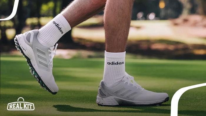 Spiked vs Spikeless Golf Shoes: Which Should You Go With?