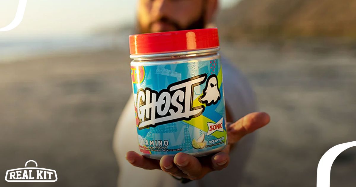 Somone holding a clear Ghost EAA container featuring bright blue branding and a red lid.