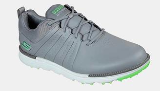 Spiked vs Spikeless Golf Shoes: Which Should You Go With?