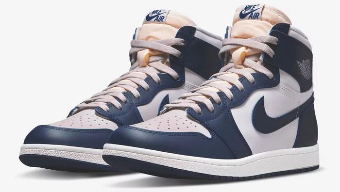Best Air Jordan 1 Colorways "College Navy" product image of a pair of navy and white sneakers.